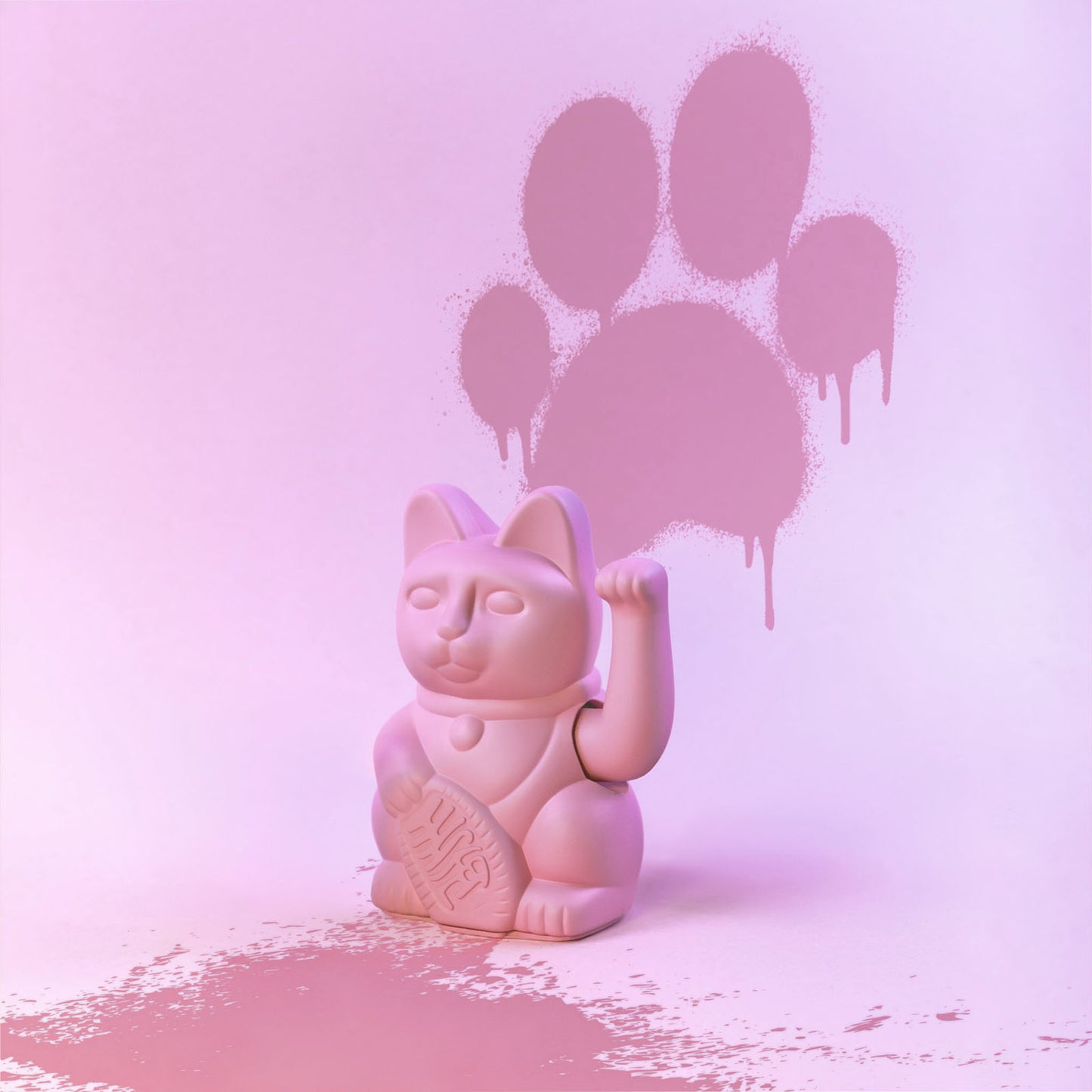 Sfeerbeeld MYNEKO Lucky Cat Hot Pink – klassieke waving cat, ca. 15 cm, woondecoratie of cadeau