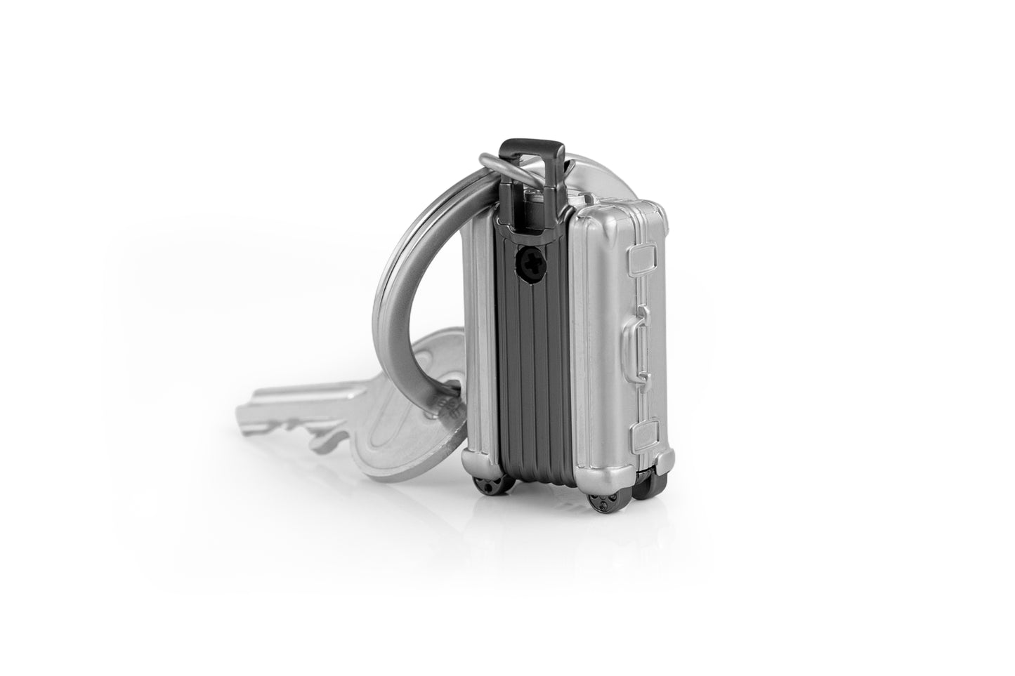 Metalmorphose Luggage with Wheels sleutelhanger detail - achterkant met sleutel