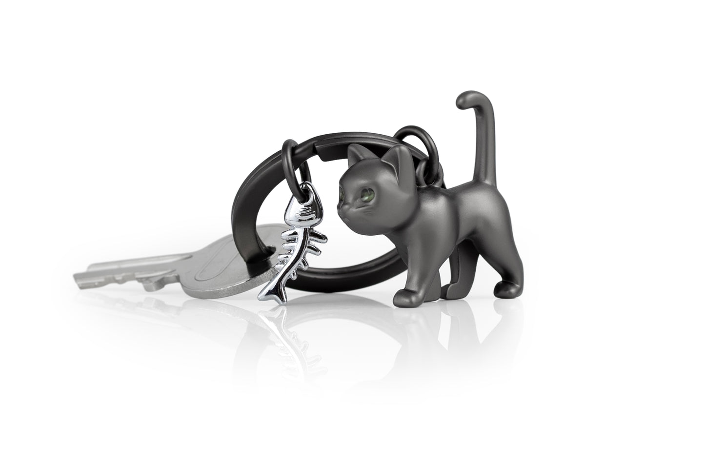 Metalmorphose Black Cat sleutelhanger aan sleutelbos - praktijkvoorbeeld