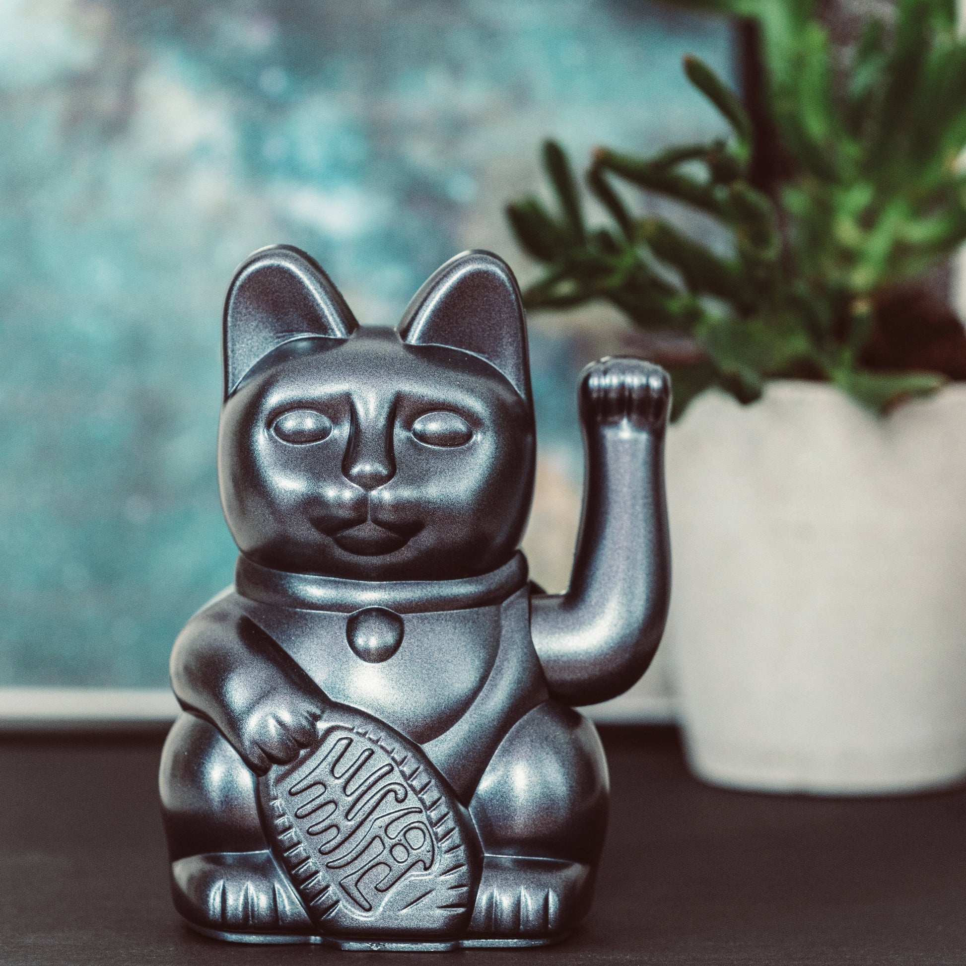 Sfeerbeeld MYNEKO Lucky Cat Galaxy – klassieke waving cat, ca. 15 cm, woondecoratie of cadeau