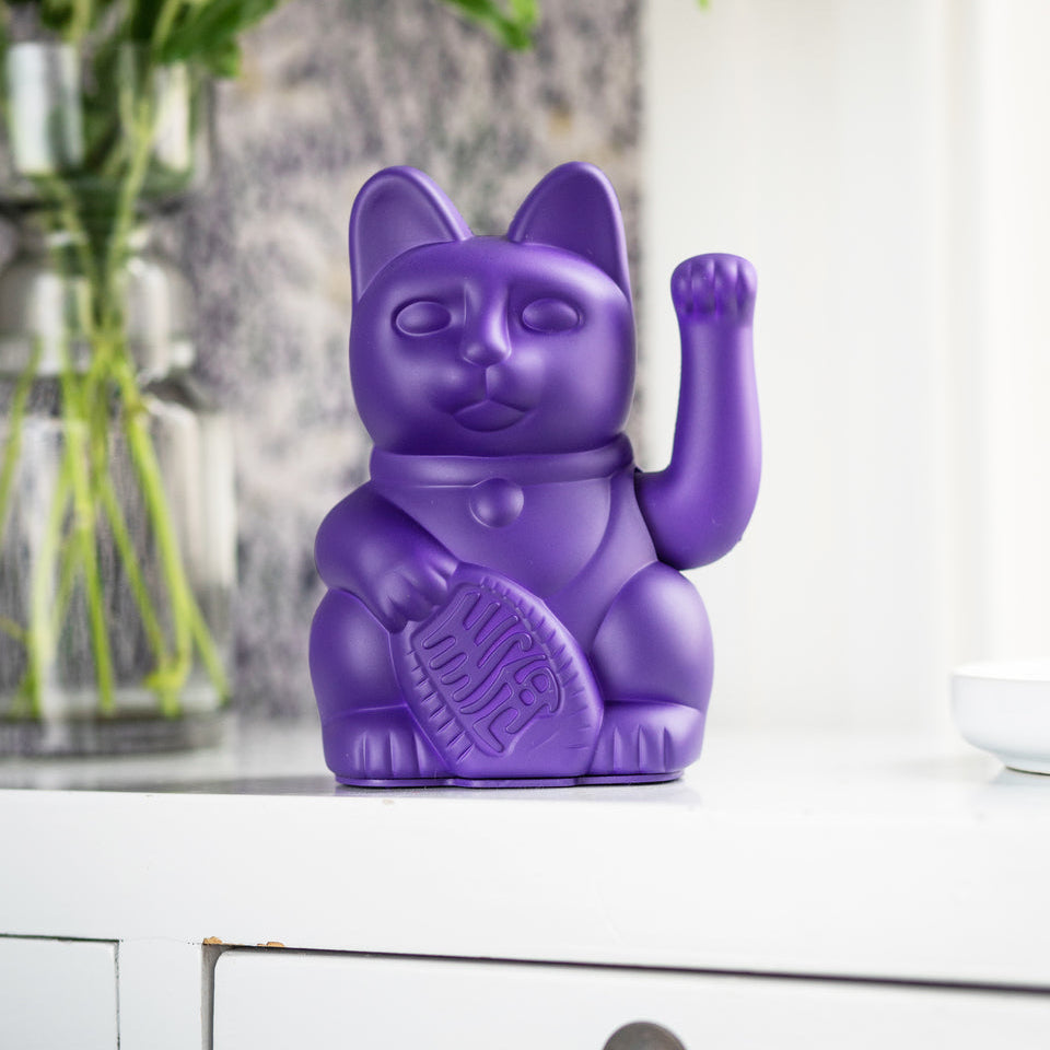 Sfeerbeeld MYNEKO Lucky Cat Classic Blue – klassieke waving cat, ca. 15 cm, woondecoratie of cadeau