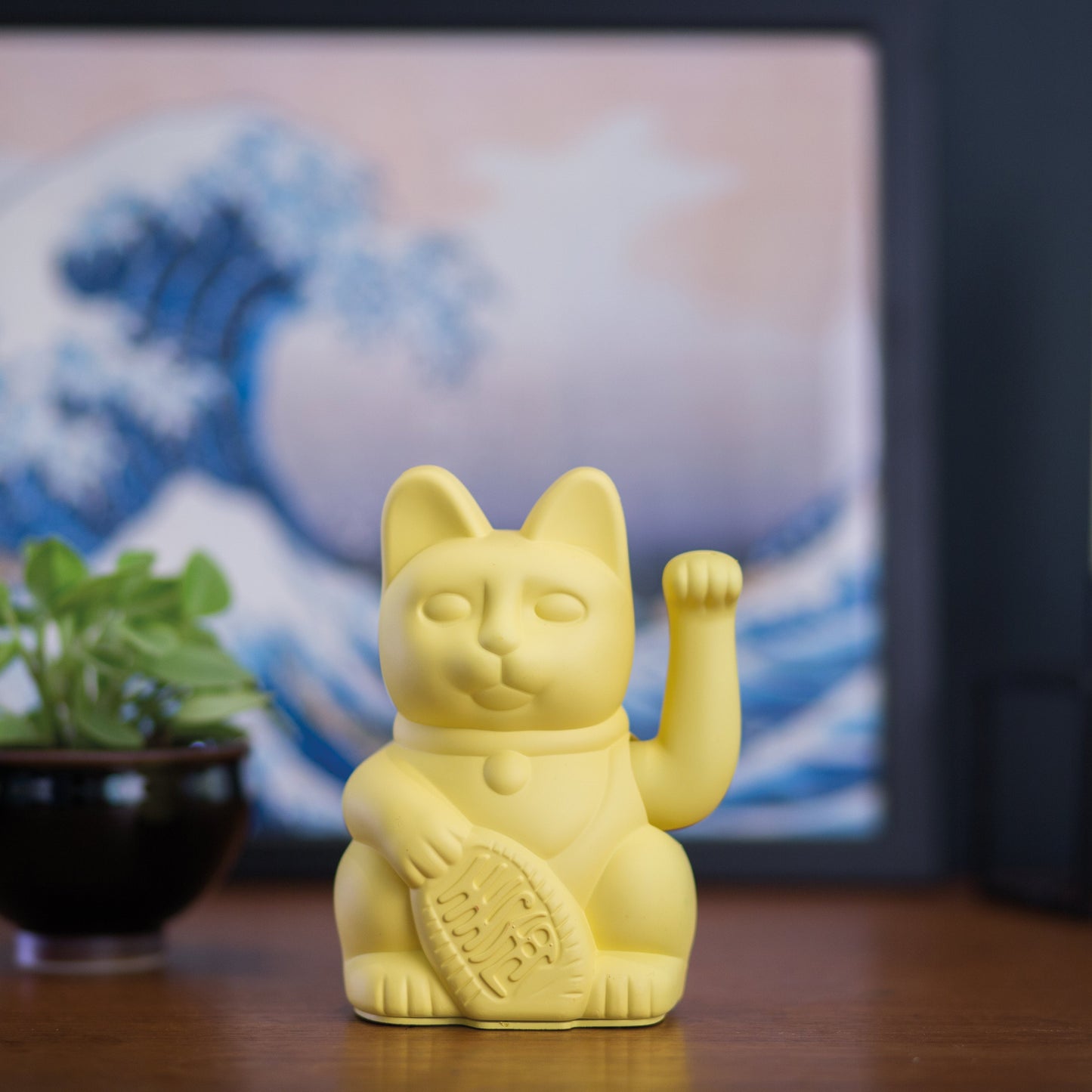 Sfeerbeeld Donkey Lucky Cat in zacht geel